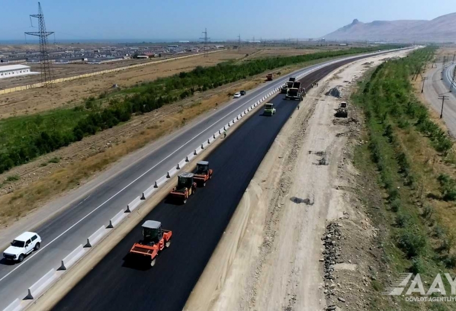 Continúa la reconstrucción del tramo de la carretera estatal Bakú - Guba - Rusia