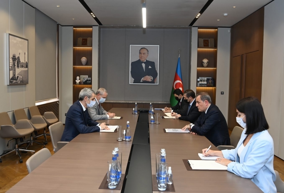 وزير الخارجية يلتقي السفير الفرنسي زاخاري عروس