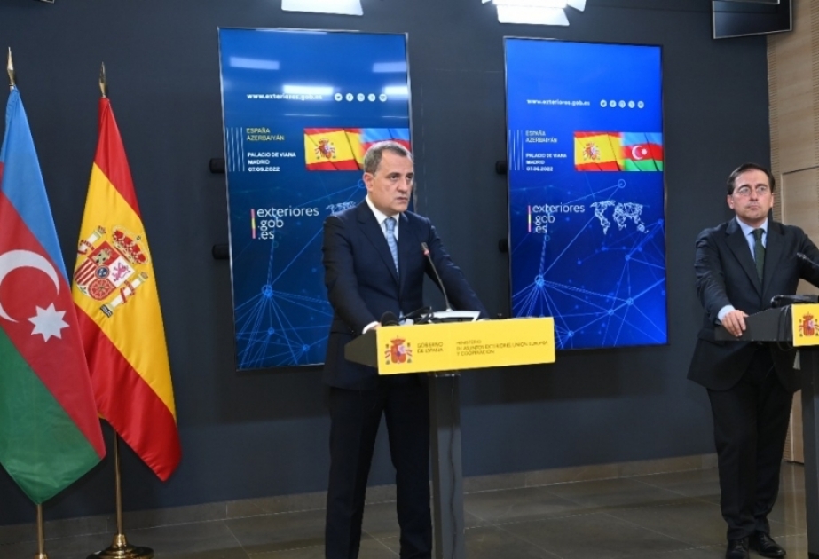 Ministro: "España está dispuesta a contribuir a la paz entre Azerbaiyán y Armenia"