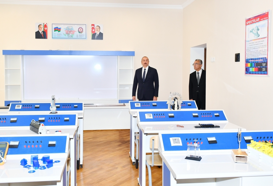 Präsident Ilham Aliyev macht sich mit neuem Schulgebäude im Rayon Nasimi von Baku vertraut VIDEO