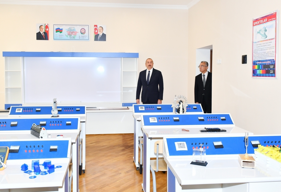 الرئيس إلهام علييف يتفقد الظروف المهيأة في المبنى الجديد للمدرسة الثانوية المتوسطة رقم 35 في منطقة نسيمي بباكو