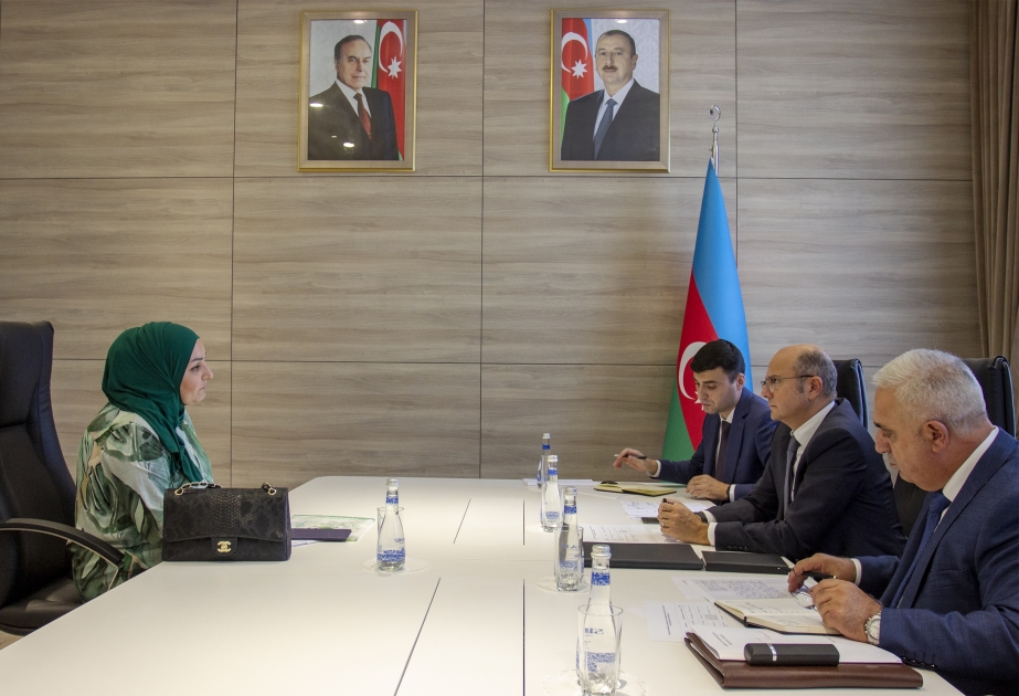 Energetika naziri vətəndaşlarla görüşüb