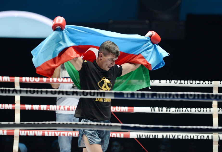 Azərbaycan kikboksçusu Zabit Səmədovun vida döyüş gecəsində qalib gəlib