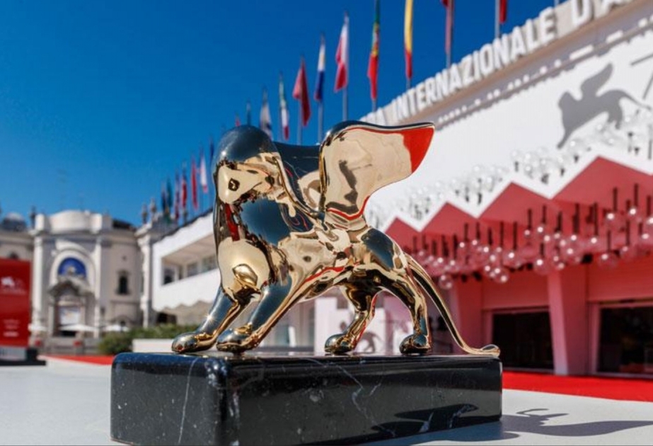 ‘All the Beauty and the Bloodshed’ wins best film at Venice Film Festival