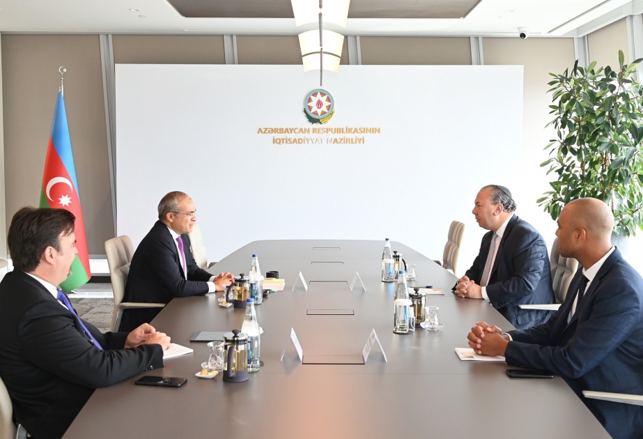 El Ministro de Economía de Azerbaiyán se reúne con el Presidente de la Fundación para el Entendimiento Étnico, con sede en Estados Unidos