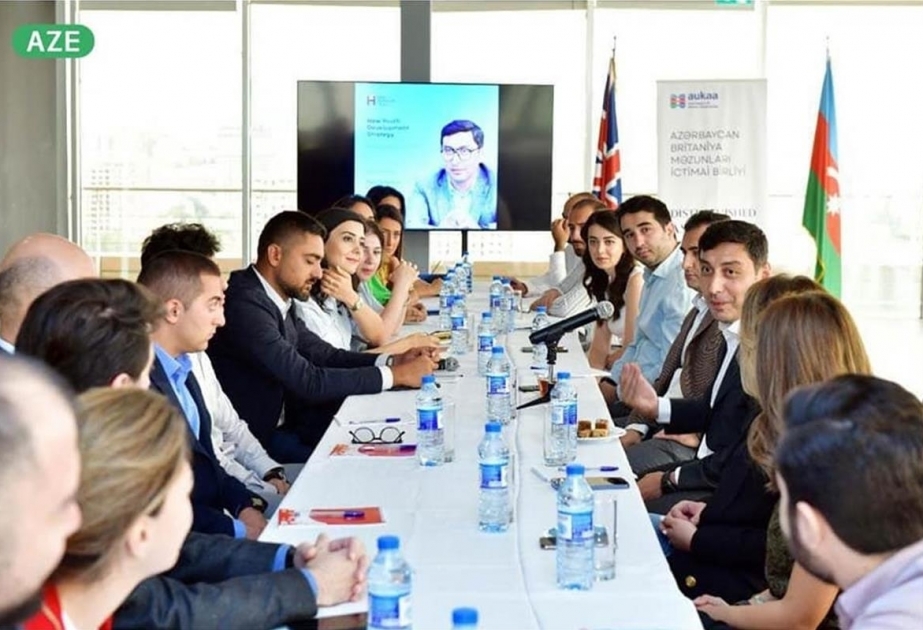Azerbaijan’s Minister of Youth and Sports meets with members of Azerbaijan-UK Alumni Association