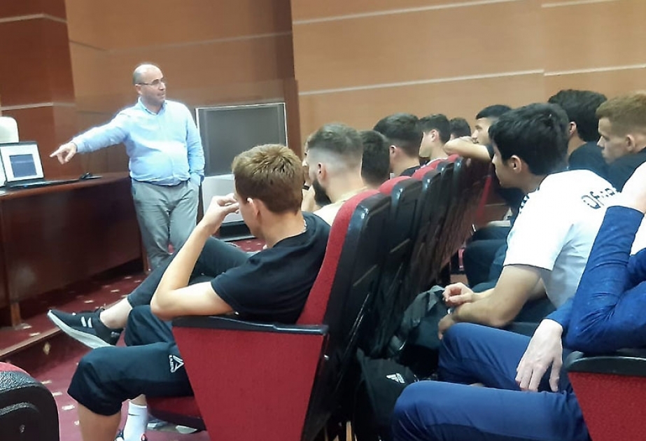 “Qarabağ”ın əvəzedici komandasının üzvlərinə danışılmış oyunlarla bağlı seminar keçirilib