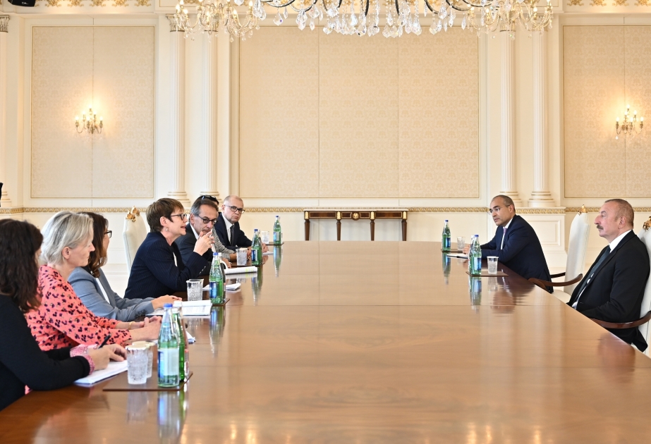 Präsident Ilham Aliyev empfängt Delegation um EBRD-Präsidentin VIDEO
