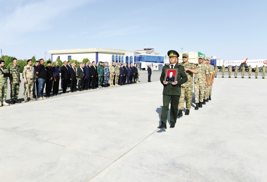 Naxçıvan şəhidini ehtiramla qarşıladı