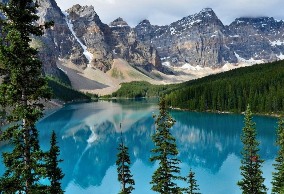 Moraine Lake – Canadian emerald beauty, cold glacier-fed jewel
