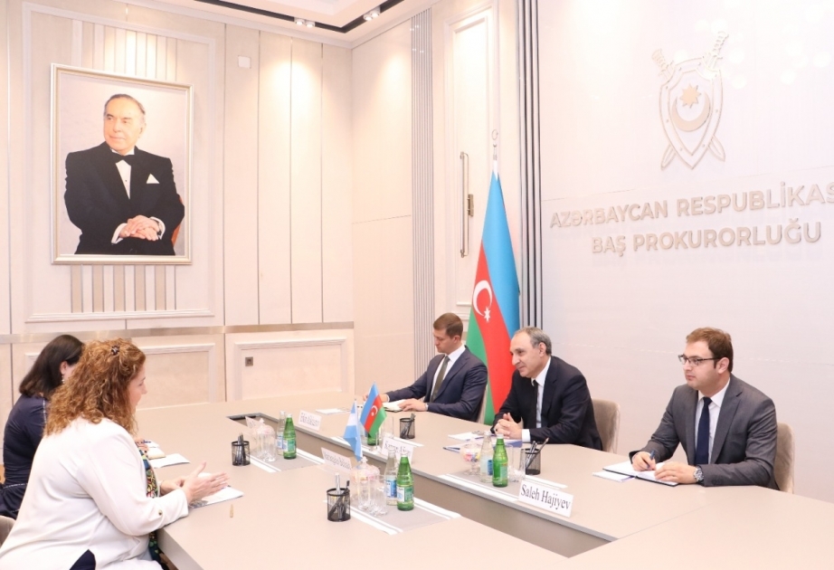 El Fiscal General se reúne con la Embajadora de Argentina en Azerbaiyán