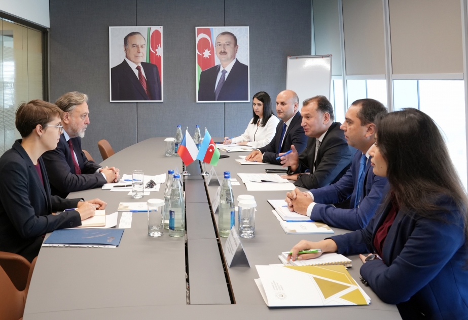 讨论加强阿塞拜疆与捷克经济合作的问题