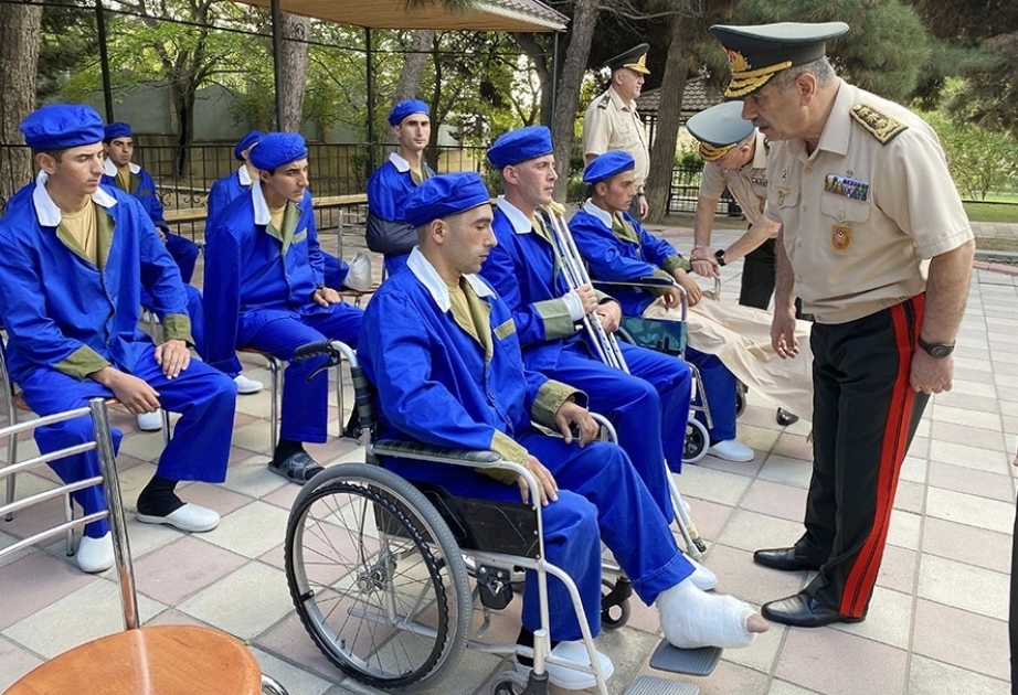 Azerbaijani Defense Minister meets with wounded undergoing treatment in military hospital