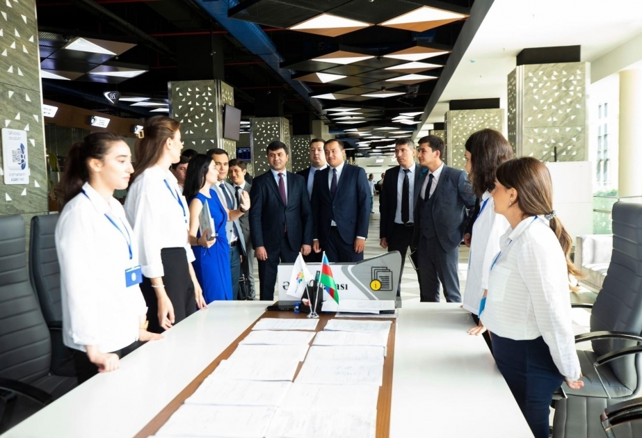 Una delegación uzbeka visita el servicio "ASAN"