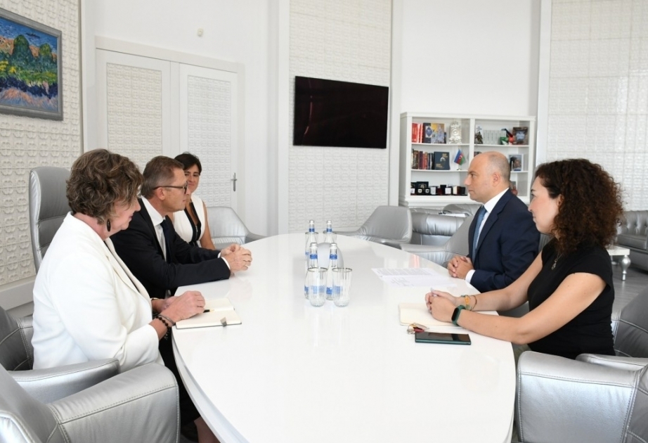 Ministro de Cultura de Azerbaiyán se reúne con el director del Teatro Nacional de Ópera y Ballet de Letonia