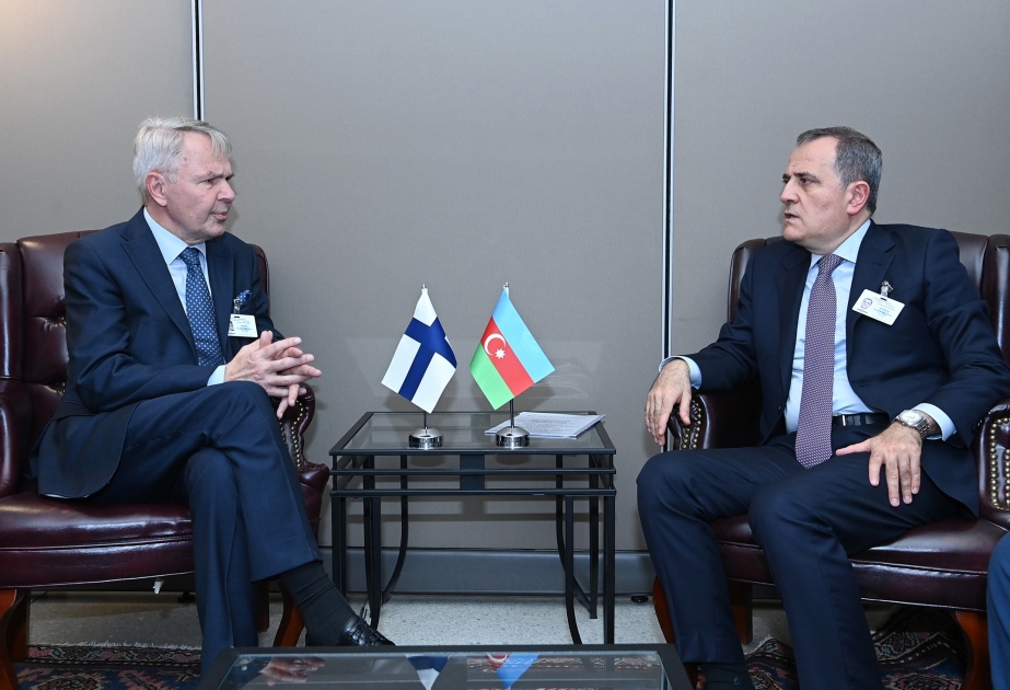 El Canciller de Azerbaiyán se reúne con el Ministro de Asuntos Exteriores de Finlandia