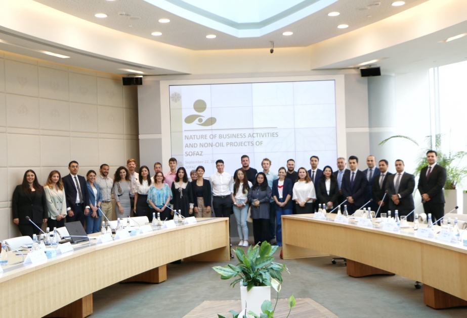 Un grupo de estudiantes de Suiza visitó el Fondo Estatal del Petróleo de Azerbaiyán