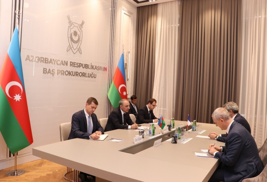 Fiscal general se reúne con el embajador de Francia en Azerbaiyán