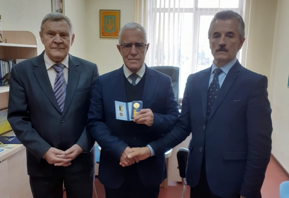 Азербайджанский профессор награжден медалью Национальной академии наук Украины
