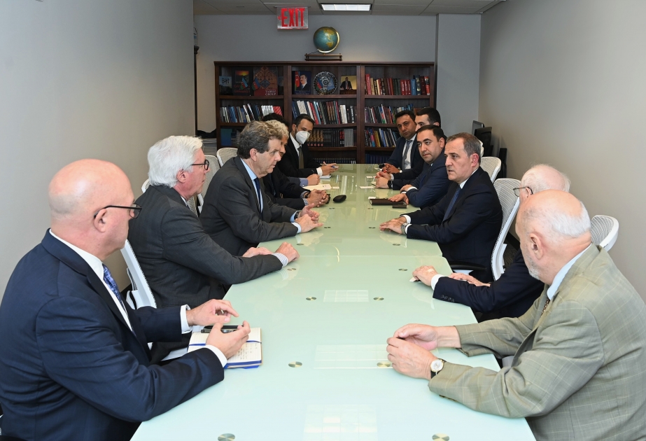 Azerbaijani FM meets with leaders of American Jewish Committee