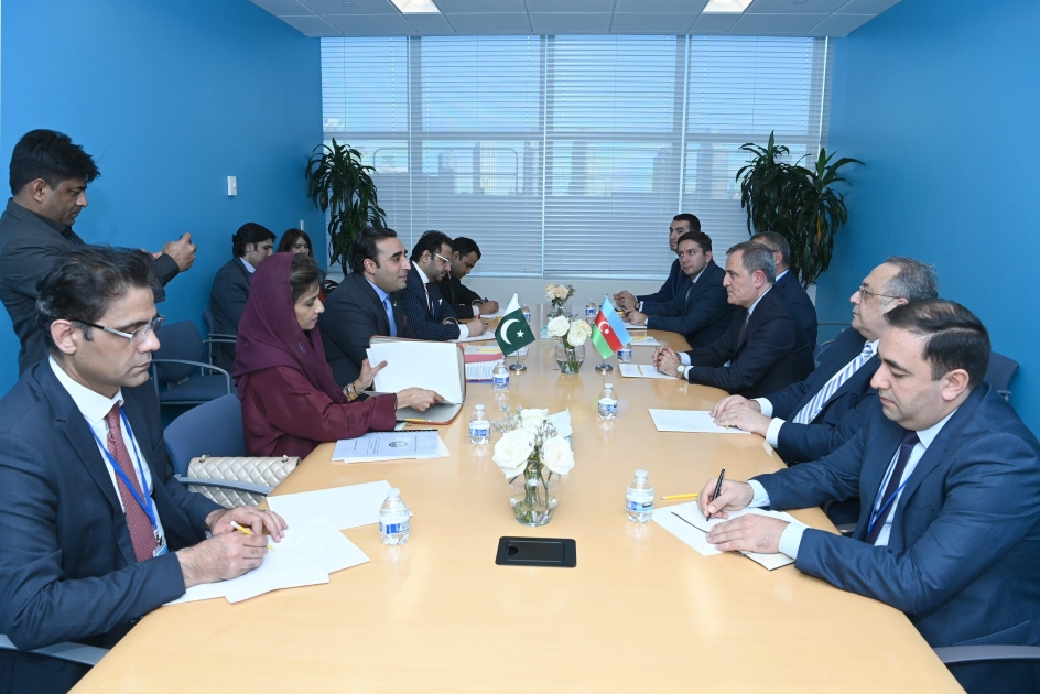 Министр иностранных дел Азербайджана Джейхун Байрамов встретился в США с пакистанским коллегой