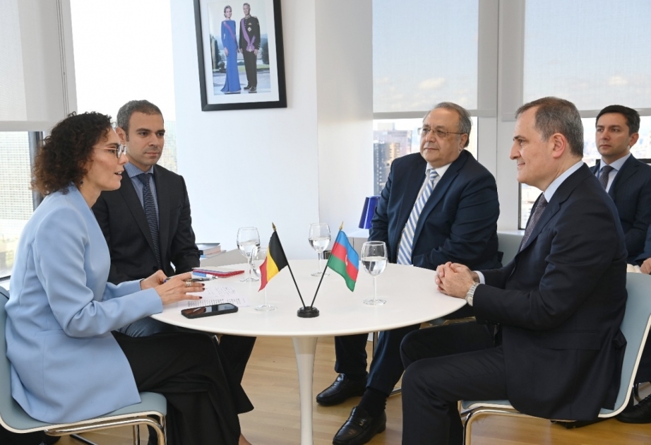 وزير الخارجية الأذربيجاني يتبادل الآراء حول علاقات التعاون مع نظيرها البلجيكية