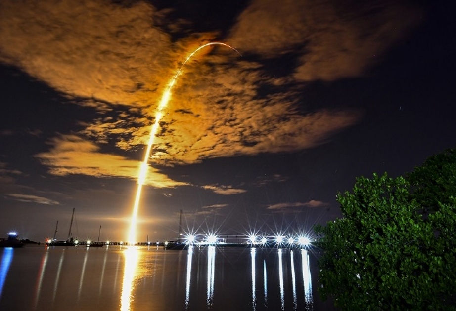 “SpaceX” kompaniyası orbitə daha 52 internet peyki çıxarıb