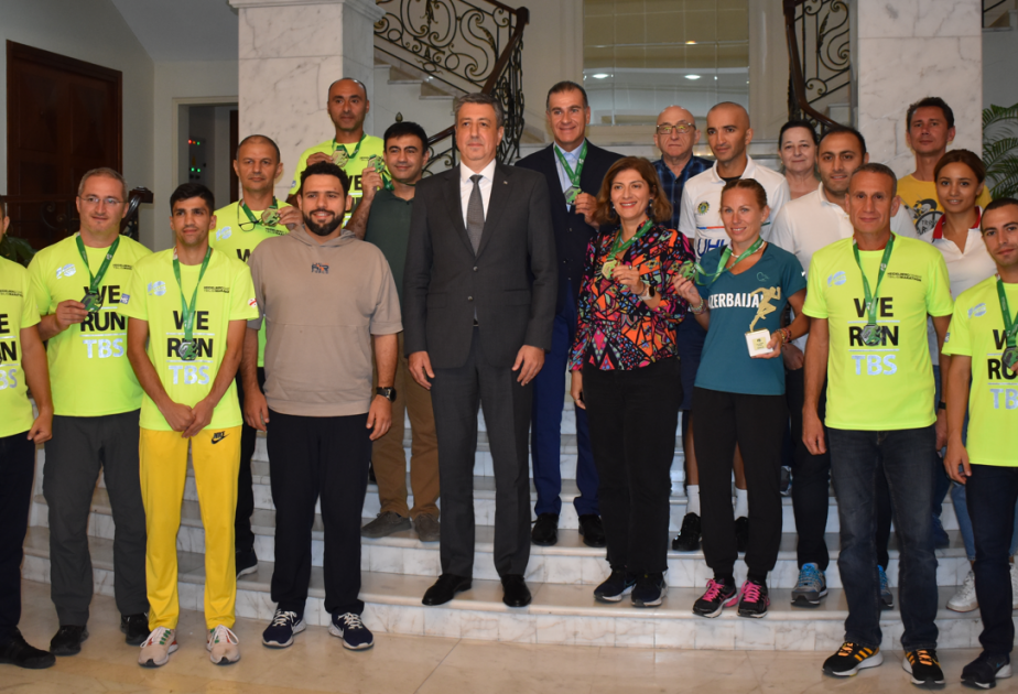 Azərbaycan səfiri Tbilisidə keçirilən beynəlxalq marafonda iştirak edən azərbaycanlı atletlərlə görüşüb