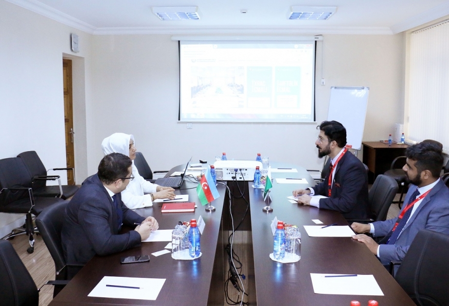Pakistanın “MUSLIM Institutunun” sədri İqtisadi İslahatların Təhlili və Kommunikasiya Mərkəzində olub
