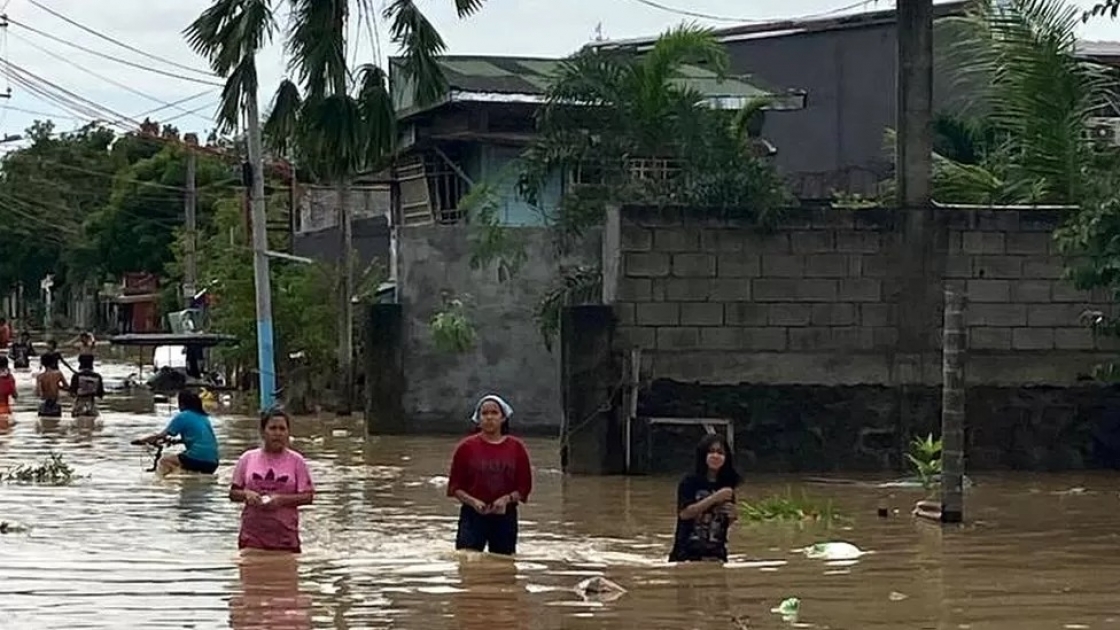 Five killed as Typhoon Noru powers across northern Philippines