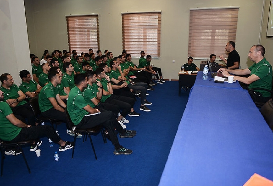 Futbol hakimləri üçün seminar təşkil olunub