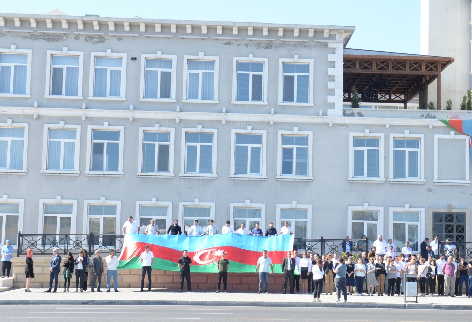 Se guardó un minuto de silencio en memoria de los mártires de la Guerra Patria en Azerbaiyán