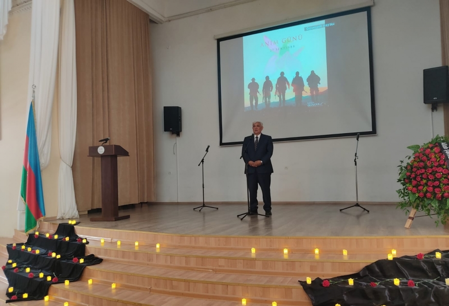 Азербайджанский университет языков вручил дипломы двух шехидов их родителям