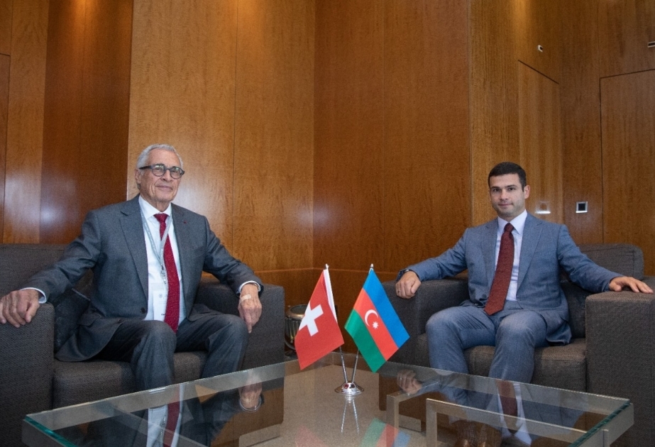 阿塞拜疆和瑞士两国商人讨论扩大合作的问题