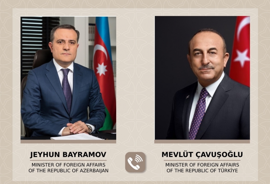 Azerbaijani, Turkish FMs talk over phone