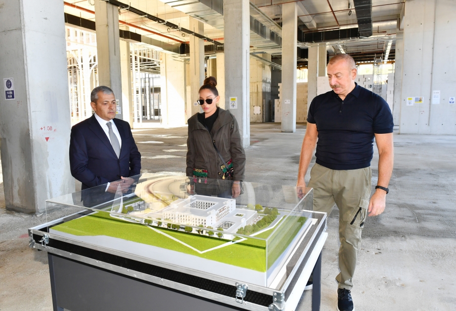 Schuscha: Präsident Ilham Aliyev und First Lady Mehriban Aliyeva lernen eine Reihe von im Bau befindlichen Objekten kennen