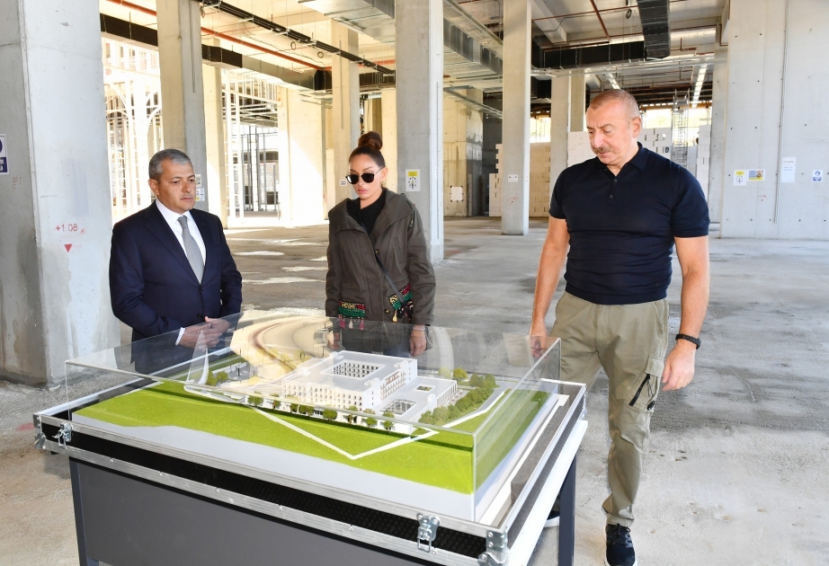 El presidente de Azerbaiyán y la primera dama inspeccionan la construcción de nuevas instalaciones en Shusha
