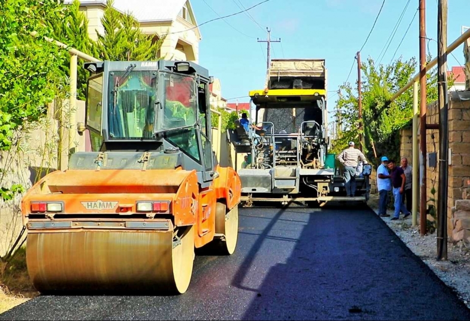 Zəngəzur küçəsində yolların təmiri aparılır