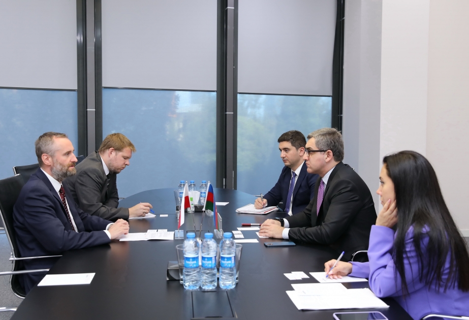 Azerbaiyán y Polonia estudian la posibilidad de celebrar un foro empresarial