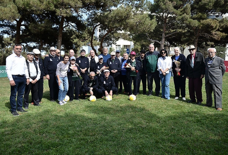 Veteran futbolçular ahıllarla görüşüblər