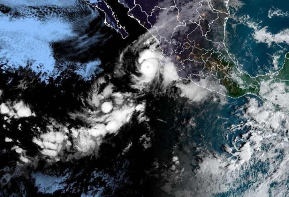 Ураган «Орлин» усилился до 4-й категории и собирается обрушиться на Мексику