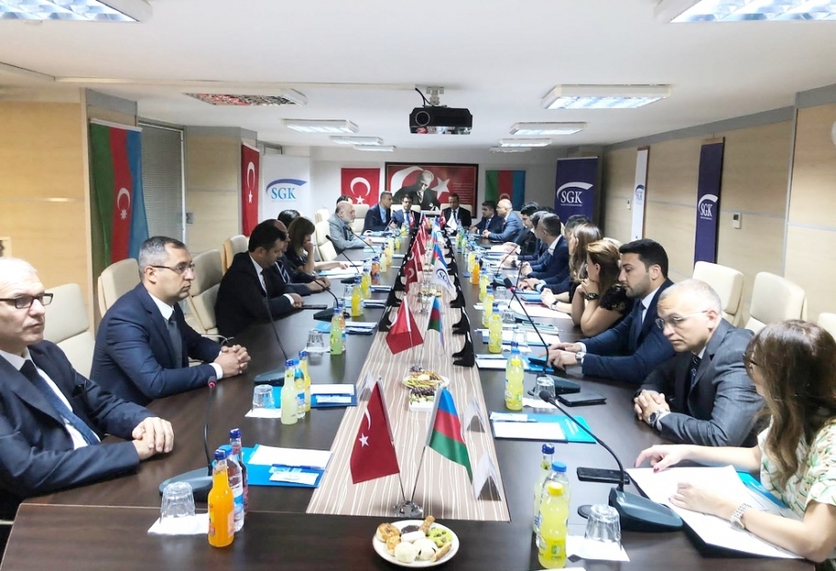 İcbari Tibbi Sığorta üzrə Dövlət Agentliyinin nümayəndə heyəti İzmirdə konfransda iştirak edib