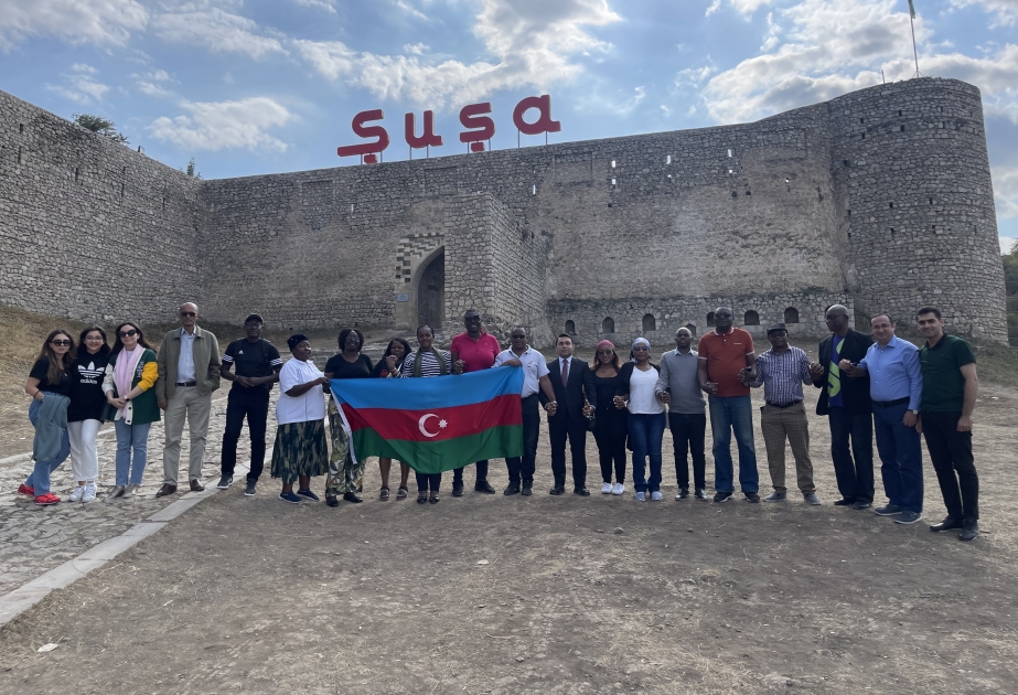 الأمناء العموميون للجان الوطنية الافريقية لشؤون يونسكو يزورون فضولي وشوشا المحررتين من الاحتلال الأرميني