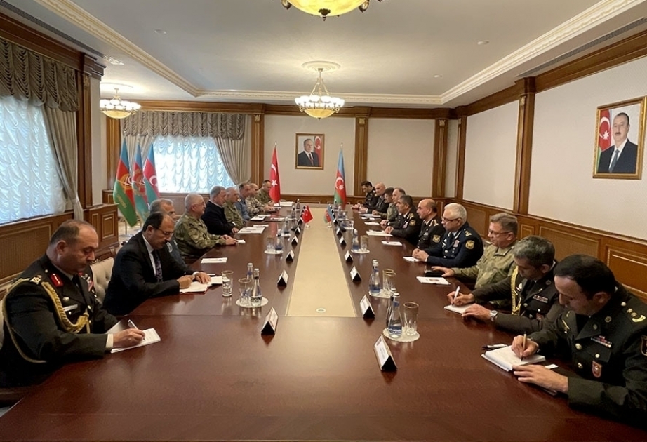 Azerbaijani defense minister meets with Turkish national defense minister