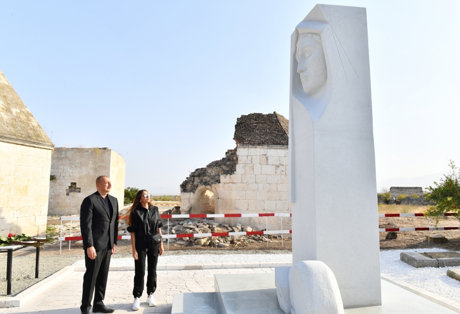 Le président azerbaïdjanais et son épouse visitent le complexe Imaret et inaugurent le mausolée de Khourchidbanou Natavan VIDEO