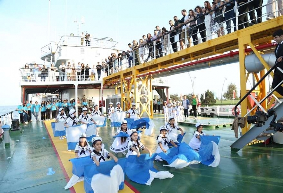 Xarici gənclər gəmiçilik tariximizlə tanış olublar