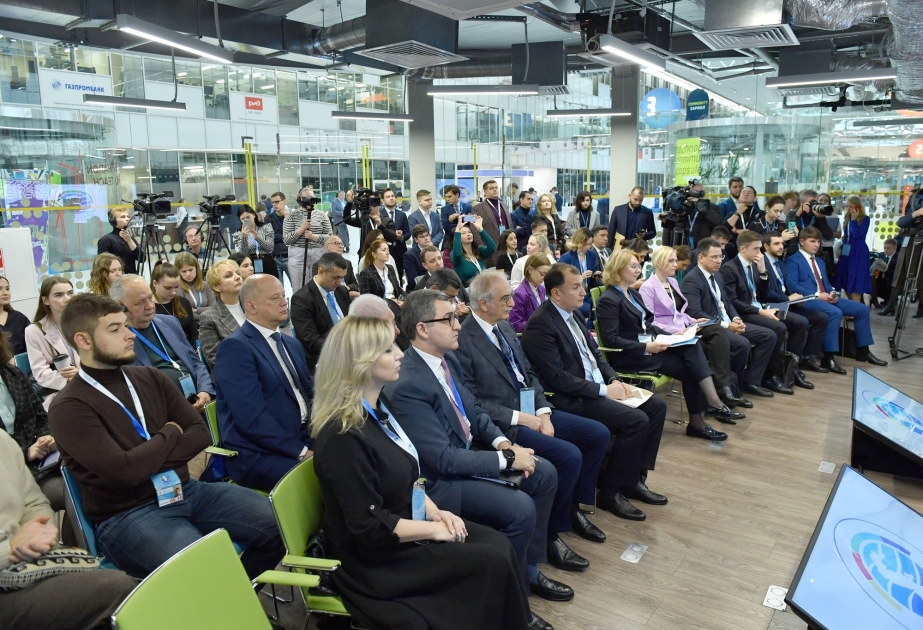 İqtisadiyyat naziri İkinci Xəzər İqtisadi Forumunda iştirak edib