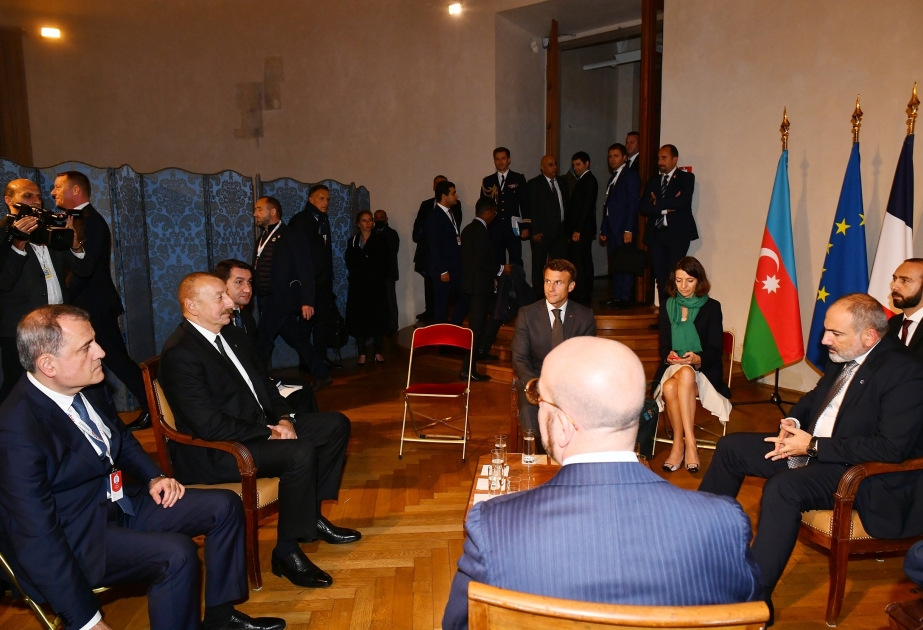 El presidente de Azerbaiyán se reúne de nuevo en Praga con el presidente francés, el presidente del Consejo de la Unión Europea y el primer ministro armenio