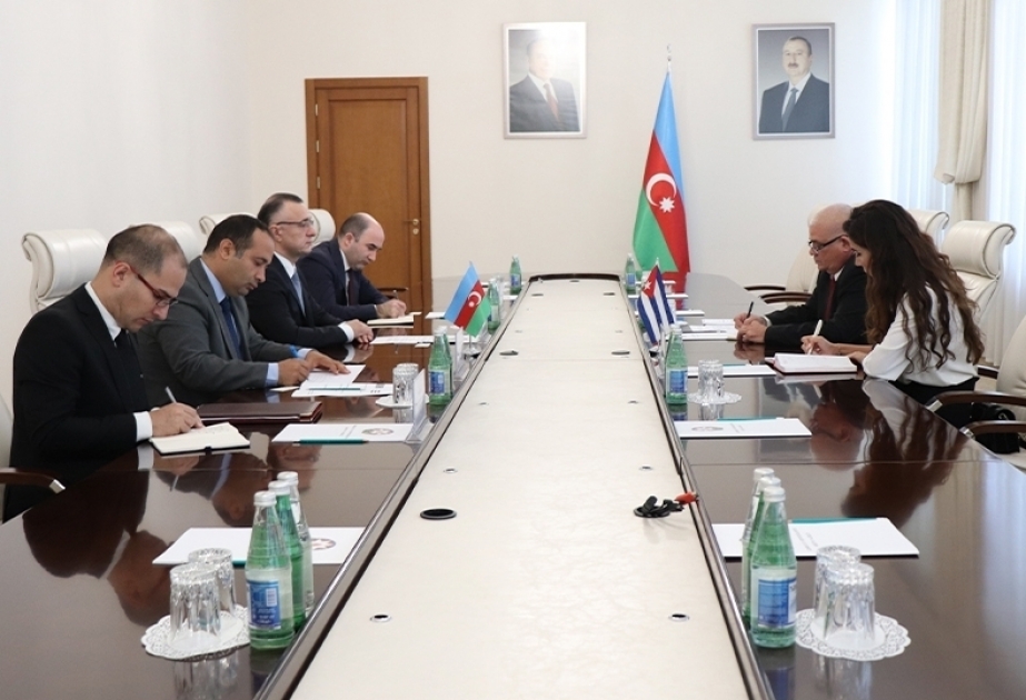 Ministro de Sanidad de Azerbaiyán mantuvo una reunión con el Embajador de Cuba en el país
