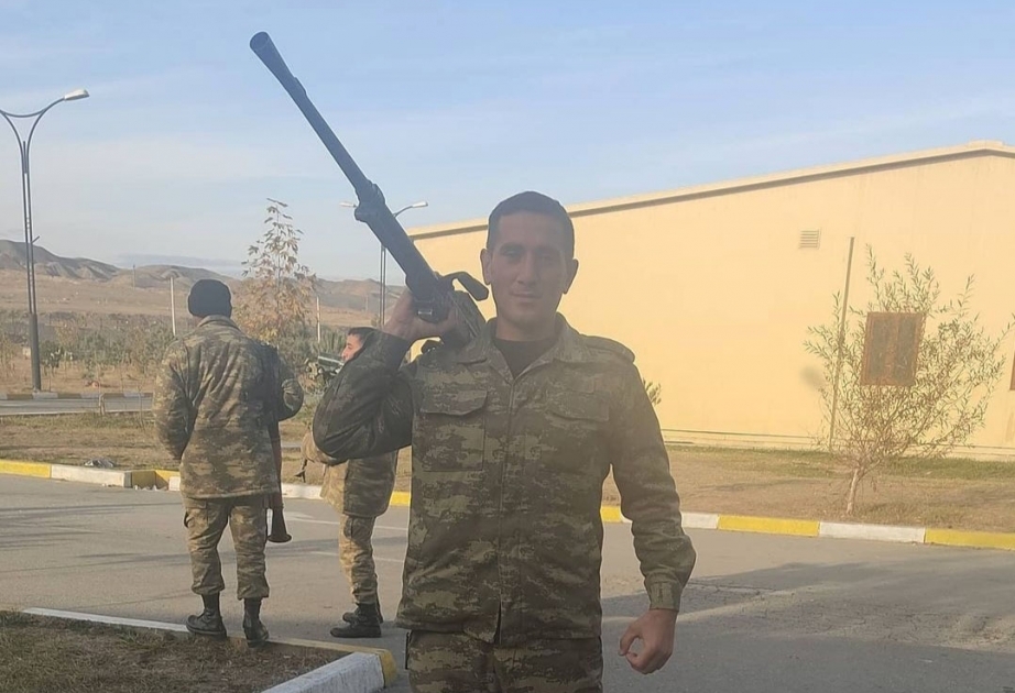 Он вернулся с поля боя с победой и трофеями